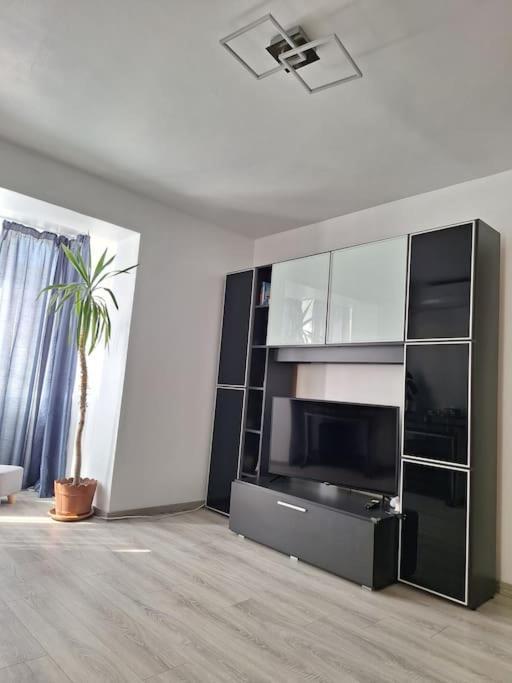 Miha'S Apartament Сулина Екстериор снимка