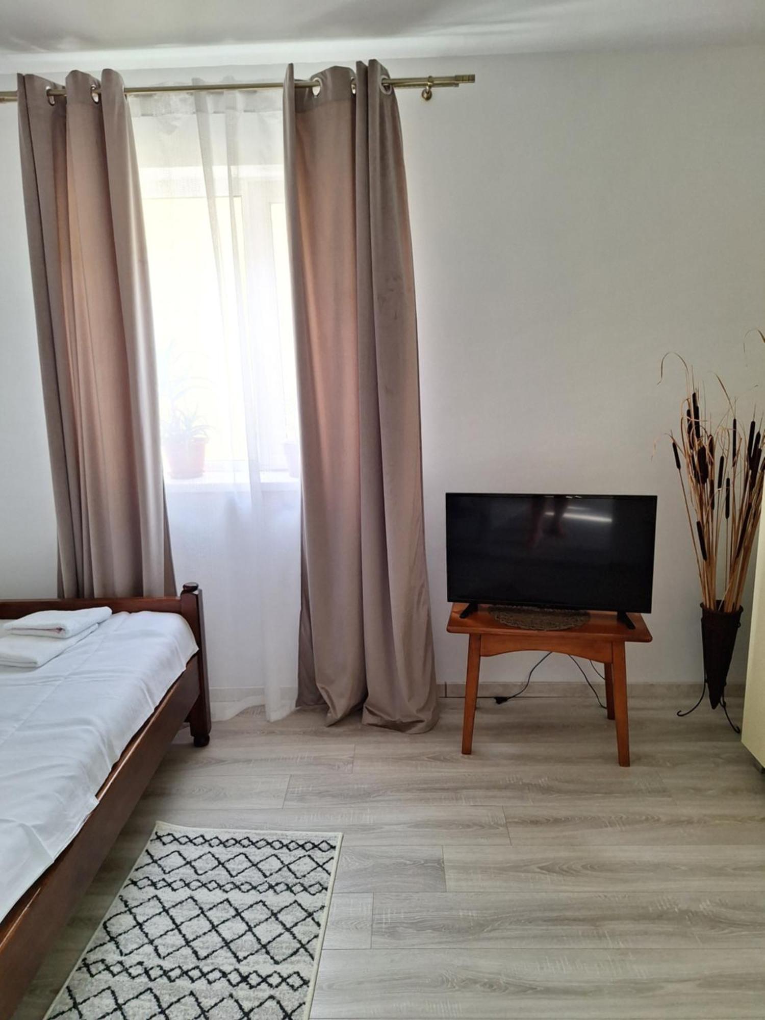 Miha'S Apartament Сулина Екстериор снимка